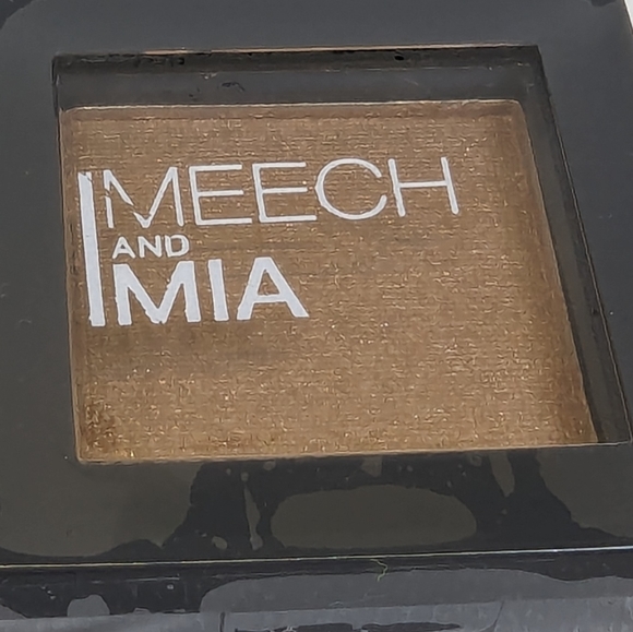 Meech and Mia Pressed Eyeshadow - Shade: Caramel - Picture 3 of 3